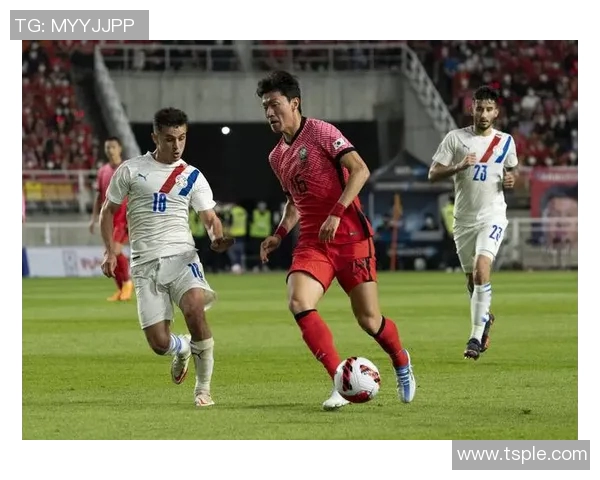 韩国足球明星齐聚一堂共庆荣耀时刻精彩大合照展现团结与友谊